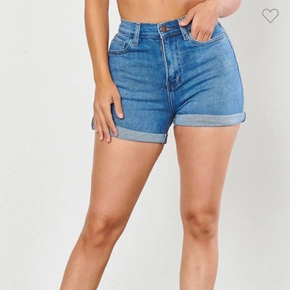 Medium wash high waisted shorts - Picture 1 of 3